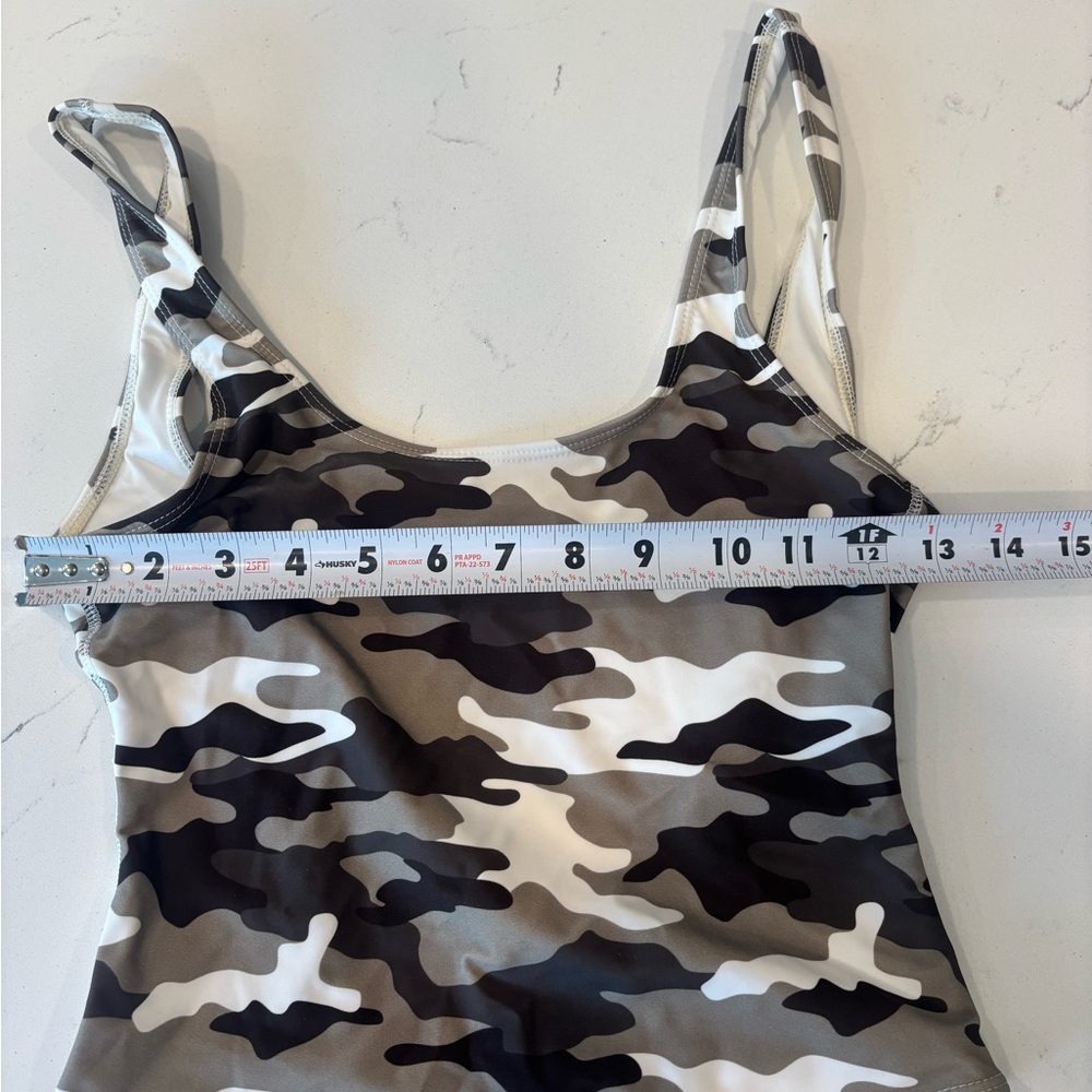 NEW Kendall + Kylie Camo One Piece Swimsuit XS High Cut Low Back - Picture 8 of 9